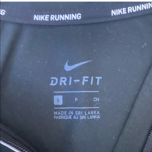 Nike reflective Dri-fit running shirt - Picture 3 of 3